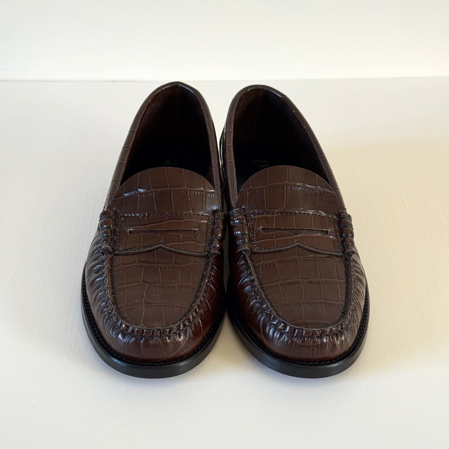 Zoe Loafers in Croc-Effect Chocolate Leather