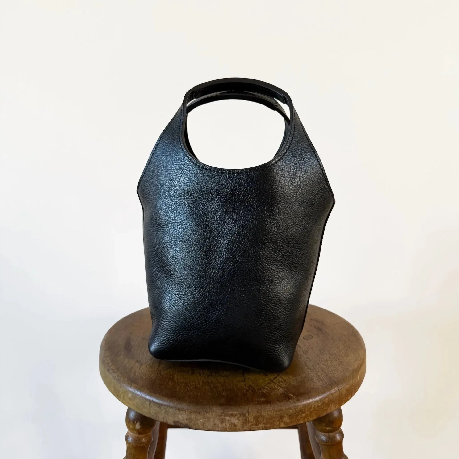 The Ama in Black-Accessories-Lindquist-eugenienewport