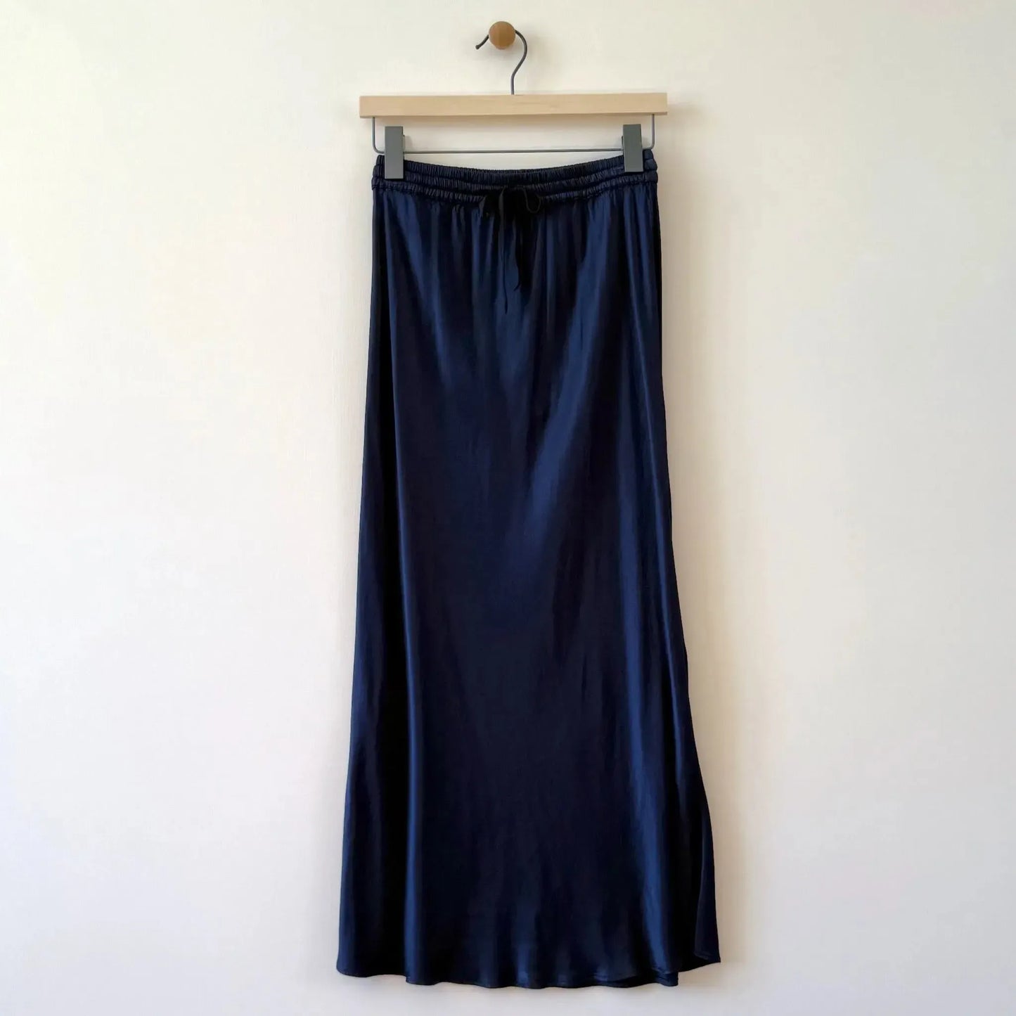 Mia in Navy-Skirt-Aquarius Cocktail-eugenienewport