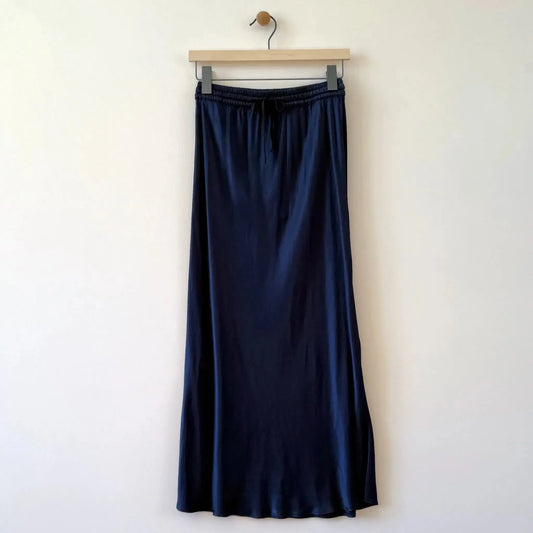 Mia in Navy-Skirt-Aquarius Cocktail-eugenienewport